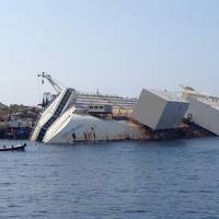Costa Concordia with the sponsons attached to her port-side hull. (© KSB Italia S.p.A.)