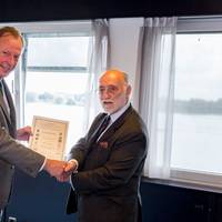 Damen CEO René Berkvens (left) receives a CEMT award from CEMT Chairman Trevor Blakeley (Photo: Damen)