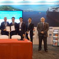 DNV GL and KSOE have signed an MOU to develop low-carbon fuels. Pictured is the MOU signing ceremony which took place at the Gastech trade fair in Houston, Texas, last month. (Photo: DNV GL / KSOE)
