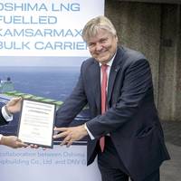 DNV GL Group President & CEO Dr Henrik O. Madsen (right) presents the CEO of Oshima Shipbuilding, Sho Minami, with the AiP certificate for the Japanese yard’s LNG-fuelled Kamsarmax bulk carrier design