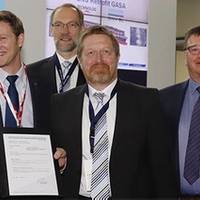 DNV GL presented GTT and TECHNOLOG with a GASA statement for the retrofit of very large container vessels (VLCVs) with exoskeleton membrane LNG tanks. From left to right: Helmut Radebold, TECHNOLOG, Geoffroy Beutter, GTT, Henning Pewe, DNV GL - Maritime, Gerd-Michael Würsig, DNV GL – Maritime, Hans-Jürgen Voigt, TECHNOLOG. Photo: DNV GL