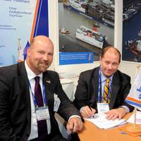 Don Vogler and the managing directors of Lloyd Werft Bremerhaven GmbH, Carsten J. Haake (left) and Ruediger Pallentin (right) (Photo: Lloyd Werft). 