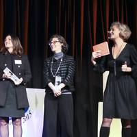 Emmanuel Renevot, President of Kelvion (GEA Batignolles Technologies Thermiques), with Barbara Shussler (Marketing Manager for Wieland) and Brigitte Ploix (Deputy Vice President for Process and Technologies at Technip), receiving the Innovation award (photo: © Tonje Thoresen)