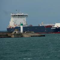 Equinox Class ship Algoma Harvester entering harbour at Port Colborne (CNW Group/Algoma Central Corporation)