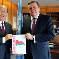 From left: Kitack Lim and Sergei Aleinik (Photo: IMO)