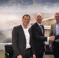 From left to right: Jeroen Steens (HbR), Ronald Paul (HbR), Peter van Voorden (Van Hattum en Blankevoort) and Pieter Ahsman (KWS Infra). Photo: Port of Rotterdam Authority