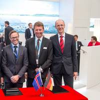 From right to left: Dr. Torsten Büssow, head of the performance management unit at DNV GL and Albrecht Grell, head of DNV GL’s Maritime Advisory division sign a cooperation agreement with Ole Skatka Jensen, CEO of Marorka and Dr. Bjarki Andrew Brynjarsson, COO of Marorka at the SMM.