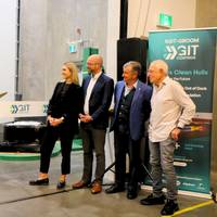 GIT Coatings CEO, Mo AlGermozi, cutting the ribbon of the company’s new HQ and production facility in Dartmouth, Nova Scotia, Canada. Mo is pictured with Jennifer Fuccillo (Invest Nova Scotia), Matt Stanley (Business Development Canada), John Risley (CFFI) and Jim Spatz (Southwest Properties Limited). © GIT Coatings