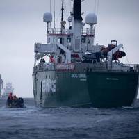 Greenpeace ship Arctic Sunrise follows the BP chartered Transocean drilling rig Paul B Loyd Jr en route to the Vorlich field in the North Sea. The environmental activism group is calling for BP to halt drilling for new oil. (© Greenpeace / Jiri Rezac)