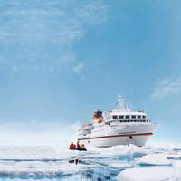 Hanseatic in ice water (Photo: Hapag-Lloyd Cruises)