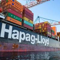 Hapag Lloyd boxship. Copyright  jon-chica/ Adobestock