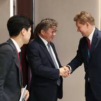 Hee-Bong Chae and Alexey Miller at meeting. Photo: Gazprom