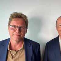 Henrik Hyldahn (left), CEO of ShipServ and Jens Poulsen, Marcura Group CEO. Image courtesy ShipServ