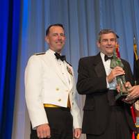 HII President and CEO Mike Petters (center) receives the United States Navy Memorial’s Lone Sailor Award, presented by Chief of Naval Operations Adm. John M. Richardson (left) and Navy Memorial Foundation President and CEO John Totushek (Photo by Jeff Malet
