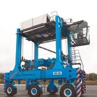 Image Kalmar hybrid straddle carrier Photo Cargotec