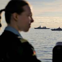 Increased presence on NATO’s northern flank in the Baltic Sea: Danish frigate HDMSHis/Her Danish Majesty's Ship “Peter Willemoes” (left) and Swedish corvette HSwMSHis/Her Swedish Majesty's Ship “Nyköping” during Northern Coasts 2023, seen from German frigate FGSFederal German Ship “Hamburg” (Photo: © Bundeswehr / Leon Rodewald)