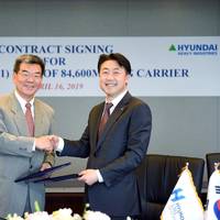 Ka Sam-hyun, president of Hyundai Heavy Industries (left) and Lee KyuBong, president of Hyundai LNG Shipping(right). Photo: HLS CO., LTD.