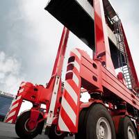 Kalmar electric straddle carriers help Eurofos gear up for growth at the Port of Fos, France