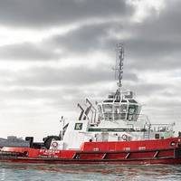Kotup tugboat maneuvering a container ship. Image: Boluda CorporaciĂłn MarĂtima