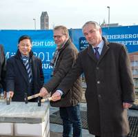 Laying the foundation stone for the new accommodation: Joachim Hagemann (MV WERFTEN), Colin Au (Genting Hong Kong), Ulrich Schönfeld (IPROconsult) and Thomas Beyer (Hanseatic City of Wismar) Photo courtesy SEBASTIAN KRAULEIDIS/MV WERFTEN