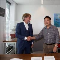LEFT Alexander van Noort COO IHC - RIGHT Mr Luo Rijia Deputy Chief Engineer of CCCC GDC (c)Photo Royal IHC
