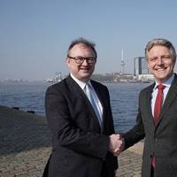 Left: Hendrik-Jan van Engelen, director MCA Brabant, right: Emile Hoogsteden, director Containers, Breakbulk & Logistics Port of Rotterdam. Photo: Marc Nolte, Port of Rotterdam