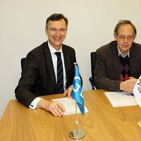 (left to right) Dr Pierre C. Sames, Senior Vice President Research and Rule Development of GL and Dr. Dietmar Heyland, Deputy Head of DLR Technology Marketing , DLR sign the agreement.