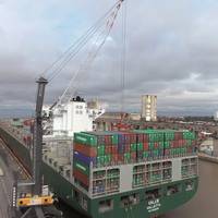 LHM 600 handling containers in Buenos Aires, Argentina