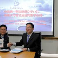 Liu Xiaofeng, Head of Dept. Noise & Vibration, Mechanical & System, DNV GL Maritime Advisory Services Greater China, Jacky Chow, Chief Operating Officer Shanghai Bluesoul, sign the advisory service contract. Photo DNV GL