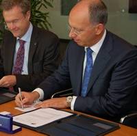 LNG Port Alliance Signing: Photo credit Mark van Schouwen 