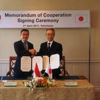 Maritime and Port Authority of Singapore Chief Executive, Andrew Tan and Michio Kikuchi, Director-General of Ports and Harbours Bureau, Ministry of Land, Infrastructure, Transport and Tourism reaffirming their strong bilateral relations at MOC ceremony. Photo: Maritime and Port Authority of Singapore