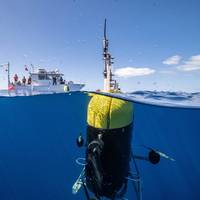 Mesobot, an underwater robot capable of tracking and recording high-resolution images of slow-moving and fragile zooplankton, gelatinous animals, and particles, is providing researchers with deeper insight into the vast mid-ocean region known as the twilight zone. © Evan Kovacs/©Woods Hole Oceanographic Institution