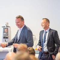 Morten Blix (Herkules) shaking hands with Herbert Ortner (CEO,Palfinger) and Styrk Bekkenes (CEO, Harding Safety) in the background (Photo: Harding Group)