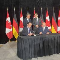The MOU signing in Stephenville/Newfoundland in the presence of the German Federal Minister Minister for Economic Affairs and Climate Action Dr. Robert Habeck (standing left) and Canada’s Minister of Natural Resources Jonathan Wilkinson (standing right): FSG managing sirector Philipp Maracke (l.) and Oceanex executive chairman Capt. Sid Hynes (r.). (Photo: FSG)