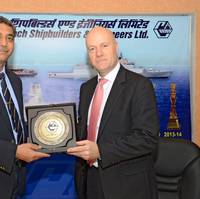 MTU and Garden Reach Shipbuilders & Engineers Ltd. (GRSE) have agreed the final assembly of MTU Series 4000 engines in India. Rear Admiral (ret.) V K Saxena, Chairman and Managing Director at GRSE (left), and Knut Müller, Head of Marine and Government Business at MTU, signed the agreement. (Photo: Rolls-Royce)