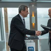 MV WERFTEN CEO, Jarmo Laakso, and Tom Wolber, President and CEO of Crystal Cruises (Photo: MV WERFTEN)