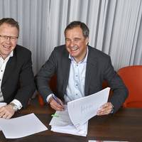 Per Landegren, CEO of Humphree, left, and Björn Ingemanson, president of Volvo Penta. (Photo: Volvo Penta)