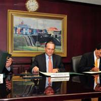 Port of Long Beach Executive Director Richard D. Steinke, ACP Administrator/CEO Alberto Alemán Zubieta and Port of Long Beach Harbor Commissioner Mario Cordero sign MOU. Photo courtesy Panama Canal Authority
