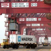 Reefer container handling: Photo courtesy of MCI