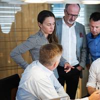 Reinert Fredriksen, Aker Solutions, Karin Liset, Aker Solutions, Hans-Kristian Gjever-Enger, Grieg, Cato Esperø, Wärtsilä and Miika Heikkinen, Northen Works design, working together to find new solutions. Photo: Nor-Shipping