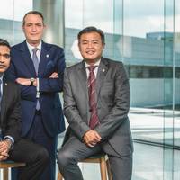 Ashish Anilan (left) - Sustainability Leader, in BV’s Southeast Asia Zone; David Barrow (standing) - Vice President, Marine & Offshore, South Asia Zone; Koh Shu Yong (right) - Director of iCARE (Photo: Bureau Veritas)