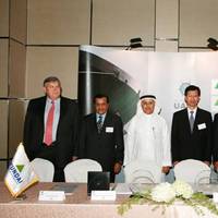 Signing Ceremony (Dr. Abdul Aziz Al-Ohaly, UASC Board Director (third from left) and Mr. Kim Oi-hyun, President and COO of Hyundai Heavy Industries (third from right))