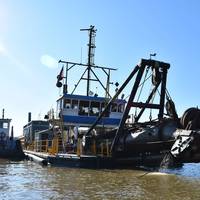 The Inland Dredging Company’s cutterhead dredge Integrity, along with one of its small tugboats, works to dredge the Memphis Harbor/McKellar Lake, which was the last of 10 harbors dredged in the Memphis District during 2019. (Photo: USACE/Jessica Haas)