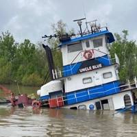 Uncle Blue partially sunken. (Photo: U.S. Coast Guard)
