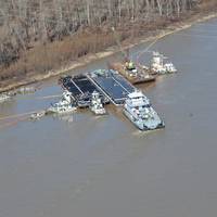 Vicksburg Oil Spill Incident: Photo credit USCG