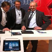 Vidar Eikrem demonstrates the new App to visitors on the stand.