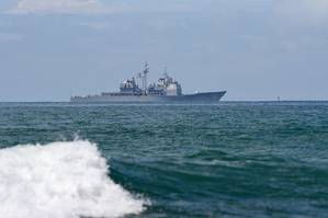 The Ticonderoga-class guided-missile cruiser USS Chosin (CG 65) (U.S. Navy photo by Timothy M. Black)