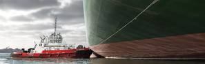 Kotup tugboat maneuvering a container ship. Image: Boluda Corporación Marítima
