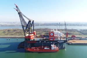 Sleipnir takes on the world's largest ever LNG bunkering (Photo: Heerema)