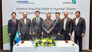 Group photo of Saudi Aramco and HHIH executives and team members after the signing ceremony. Photo: Saudi Arabian Oil Co.